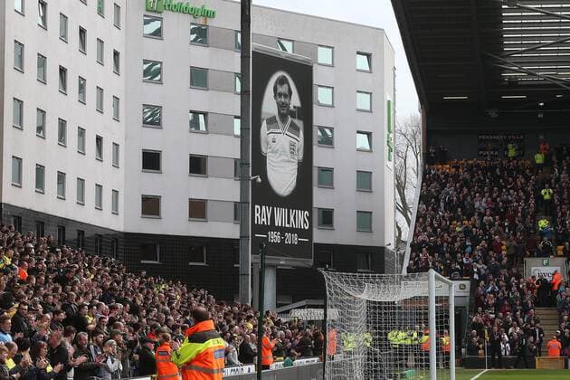 Norwich City v Aston Villa Sky Bet Championship The players and fans take part in a one minute s applause in memory of Ray Wilkins before the Sky Bet Championship match at Carrow Road, Norwich Content Not Available For UK Newspapers Copyright: xPaulxChestertonx FIL-11615-0070