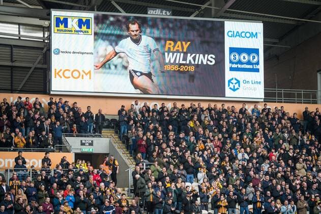 Hull City v Queens Park Rangers Sky Bet Championship Fans observe a minutes applause for the late Ray Wilkins during the Sky Bet Championship match at the KCOM Stadium, Hull Content Not Available For UK Newspapers Copyright: xMattxWilkinsonx FIL-11612-0052