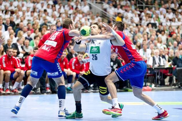 Kai Haefner (Nr. 25 Deutschland) gegen Svetislav Verkic (Nr. 12 Serbien) und Nemanja Zelenovic (Nr. 25 Serbien) Deutschland - Serbien Dortmund Copyright: xDanielxReinelt xEibner-Pressefotox EP_drt
