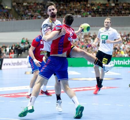 Fabian Wiede (Nr. 10 Deutschland) wird von Drasko Nenadic (Nr. 31 Serbien) aufgehalten Deutschland - Serbien Dortmund Copyright: xDanielxReinelt xEibner-Pressefotx EP_drt