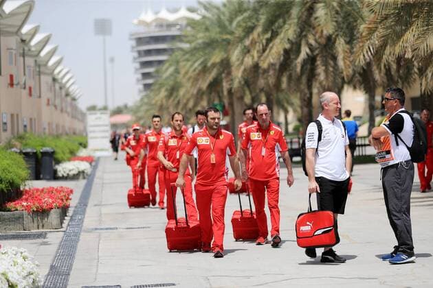 Die Techniker von Scuderia Ferrari auf dem Weg zu der Rennstrecke, Grosser Preis von Bahrain 2018, Freies Training, 07.04.18, Foto:Illmann Eibner Sachir Copyright: xEIBNER Illmannx EP_EER