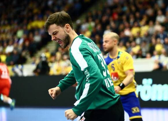 180407 Kroatiens Mate Sunjic jublar och Sveriges Hampus Jildenbäck deppar under landskampen i handboll mellan Sverige och Kroatien den 7 april 2018 i Norrköping. Copyright: JosefinexLoftenius BB180407LO014