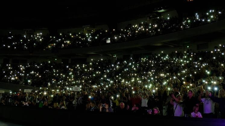 07.04.2018, xkhx Dortmund Deutsche Handball-Nationalmannschaft Testspiel Deutschland - Serbien Handylichter der Fans leuchten in der Halle