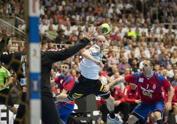 Deutschland vs. Serbien Handball Länderspiel ; Test Deutschland vs. Serbien, 7.4.2018 Tim Hornke, rechts : Stefan Vujic