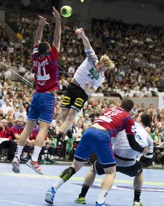 Deutschland vs. Serbien Handball Länderspiel ; Test Deutschland vs. Serbien, 7.4.2018 Stevan Sretenovic vor Marian Michalczik