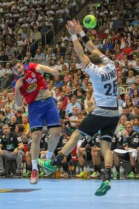 Serbiens Milos Orbovic gegen Deutschlands Kai Haefner Deutschland vs. Serbien, Handball Laenderspiel 07.04.2018 Dortmund Nordrhein-Westfalen Germany Westfalenhalle Copyright: xAgentur54Gradx SebastianxSendlakx