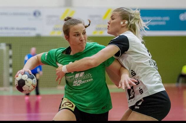 v.li.: Rabea Neßlage (SV Werder Bremen, 13) und Pia Adams (TV Beyeröhde, 13) im Zweikampf Bremen Copyright: xHPXx Eibner-Pressefotox EP_hpx