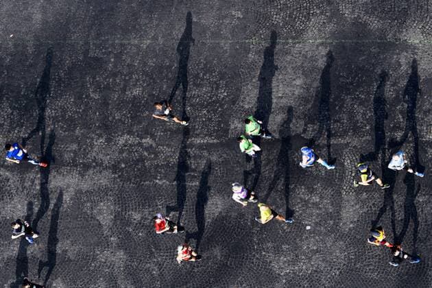 Themen der Woche - SPORT Bilder des Tages - SPORT (180408) -- PARIS, April 8, 2018 -- Athletes run on the Concorde Square in Paris, France on April 8, 2018. Attracting 55,000 athletes from 145 countries and regions, the 42nd Paris Marathon took place on Sunday. ) (SP)FRANCE-PARIS-MARATHON ChenxYichen 