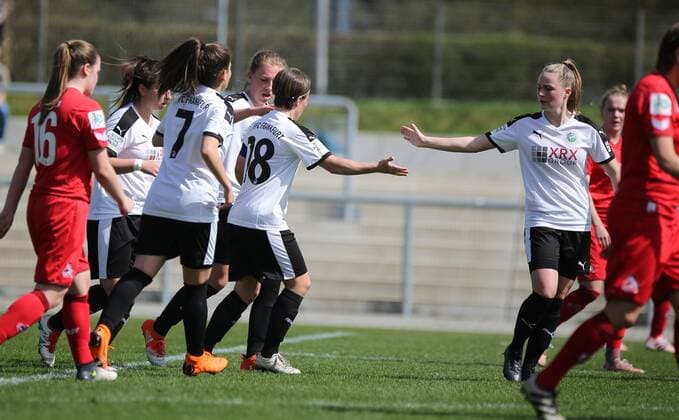 08.04.2018 xcex Deutschland, Frankfurt, Fussball, Frauenfussball 2. Frauen-Bundesliga Süd Saison 2017 2018 1. FFC Frankfurt II - 1. FC Köln II Torjubel FFC Frankfurt II, Jubel, Freude, Emotionen