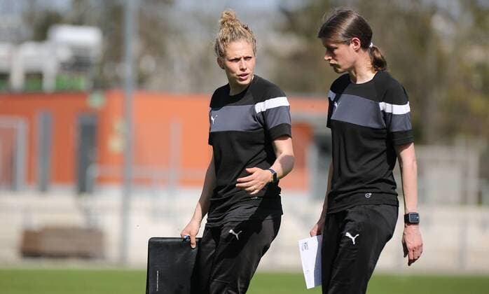 08.04.2018 xcex Deutschland, Frankfurt, Fussball, Frauenfussball 2. Frauen-Bundesliga Süd Saison 2017 2018 1. FFC Frankfurt II - 1. FC Köln II Trainerin Kim Kulig-Soyah mit Co-Trainerin Kerstin Garefrekes (Frankfurt)