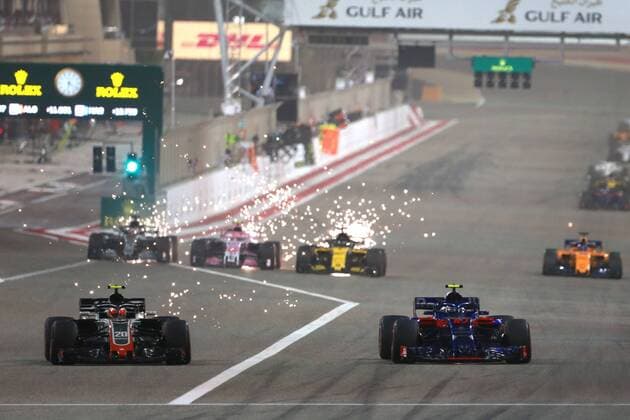 Motorsports: FIA Formula One World Championship WM Weltmeisterschaft 2018, Grand Prix of Bahrain, Sparks , 20 Kevin Magnussen (DEN, Haas F1 Team) , , 10 Pierre Gasly (FRA Toro Rosso Ferrari) Sakhir Bahrain