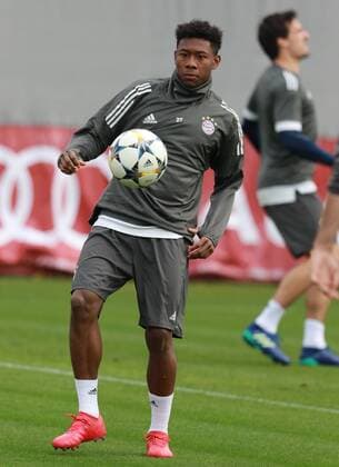 David Alaba am Ball Fussball FC Bayern München. Abschlußtraining vor dem CL-Spiel gegen Sevilla FC 10.04.2018