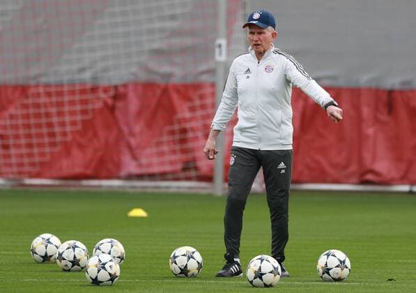 Trainer Jupp Heynckes gibt Anweisungen Fussball FC Bayern München. Abschlußtraining vor dem CL-Spiel gegen Sevilla FC 10.04.2018