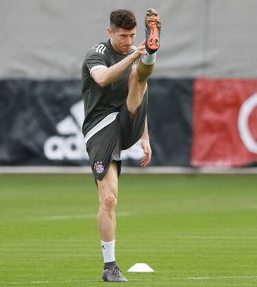 Robert Lewandowski Fussball FC Bayern München. Abschlußtraining vor dem CL-Spiel gegen Sevilla FC 10.04.2018
