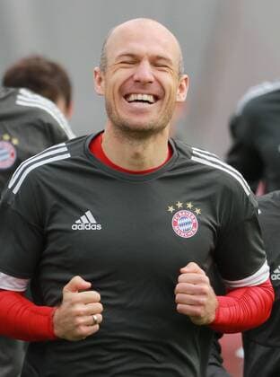 Arjen Robben lacht vor Freude Fussball FC Bayern München. Abschlußtraining vor dem CL-Spiel gegen Sevilla FC 10.04.2018