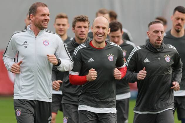 Arjen Robben, Franck Ribery (7), Thomas Müller, Sandro Wagner, FT Holger Broich laufen Fussball FC Bayern München. Abschlußtraining vor dem CL-Spiel gegen Sevilla FC 10.04.2018