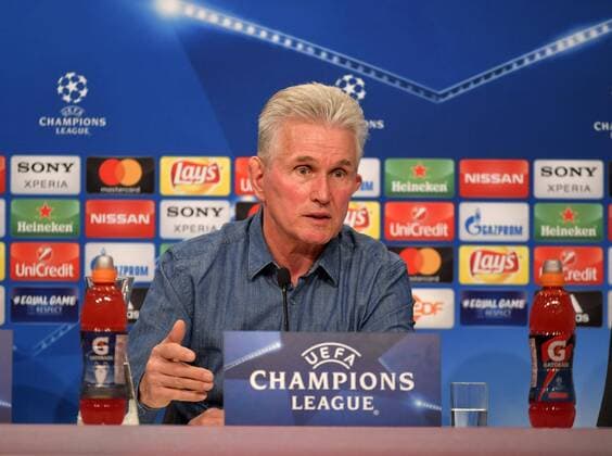 10.4.2018, Fussball Championsleague 2017 2018, FC Bayern München Pressekonferenz in der Allianz-Arena vor dem Championsleague-Spiel gegen Sevilla. Trainer Jupp Heynckes (FC Bayern München) gibt den Journalisten bereitwillig Auskunft.