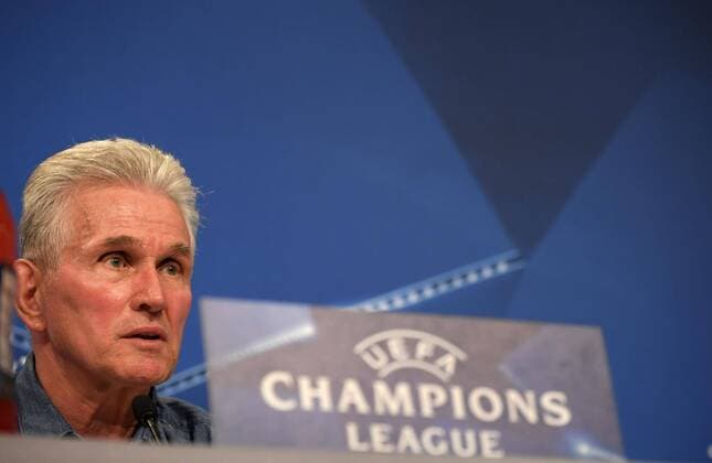 Bilder des Tages - SPORT 10.4.2018, Fussball Championsleague 2017 2018, FC Bayern München Pressekonferenz in der Allianz-Arena vor dem Championsleague-Spiel gegen Sevilla. Trainer Jupp Heynckes (FC Bayern München) gibt den Journalisten bereitwillig Auskunft.