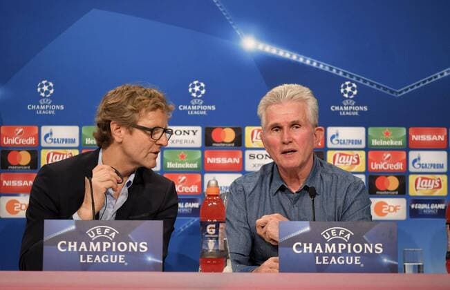 10.4.2018, Fussball Championsleague 2017 2018, FC Bayern München Pressekonferenz in der Allianz-Arena vor dem Championsleague-Spiel gegen Sevilla. Trainer Jupp Heynckes (re, FC Bayern München) gibt den Journalisten bereitwillig Auskunft. li: Pressesprecher Dieter Nickles (FC Bayern).