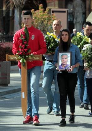 10.04.2018 Belgrade(Serbia) Men s handball New cemetery funeral of Branislav Pokrajac ex handball player and coach of Yugoslavia,Porto,Sporting. Darko Stevanovic (L) wearing a cross with the name of the deceased Pokrajac beside his picture. : 