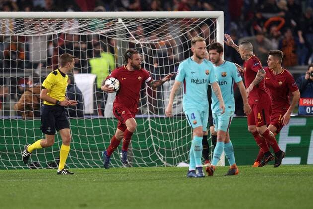 L’esultanza di Daniele De Rossi Roma dopo il gol del 2-0 su rigore goal celebration penalty Daniele De Rossi Roma celebrates after scoring goal Roma 10-04-2018 Stadio Olimpico Champions League, Quarti di Finale. AS Roma - Barcellona AS Roma - Barcelona Foto Luca Pagliaricci Insidefoto LucaxPagliaricci