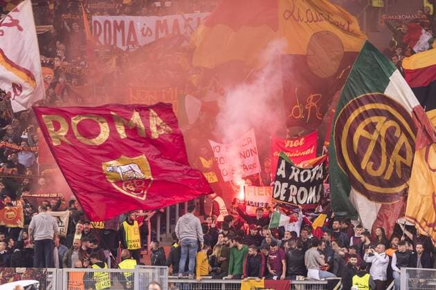 Fußball, CL, AS Rom bezwingt FC Barcelona Supporters of Roma during the Uefa Champions League Quarter-finals , 2st leg, match between Roma 3-0 Barcelona at Olimpic Stadium on April 10, 2018 in Roma, Italy. Noxthirdxpartyxsales  (75891554)