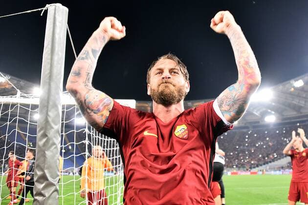Fußball, CL, AS Rom - FC Barcelona Champions League Rome vs Barcelona -Rome 10-Apr-2018 In the picture Daniele De Rossi celebrating the victory Photo Photographer01  Copyright: xFotografo01x xIPAx xFotografo01x