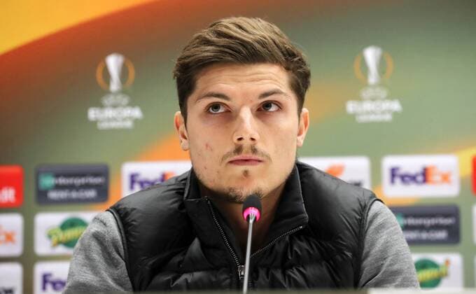 RB Leipzig - Pressekonferenz Fussball Euro League Marseille 11.04.2018, Stade Velodrome, Fussball, UEFA EURO EM Europameisterschaft Fussball League, Viertelfinale , Pressekonferenz von RB Leipzig am Vortag des EL-Spieles Olympique Marseille vs. RB Leipzig. , Im Bild; Marcel Sabitzer (7, RB Leipzig). ,