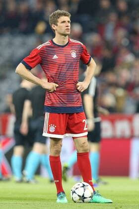 Thomas Mueller 25 (FC Bayern Muenchen) macht sich mit dem Ball warm, FC Bayern Muenchen vs. FC Sevilla, Fussball, Viertelfinale, Champions League, 11.04.2018 Muenchen Bayern Deutschland