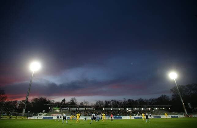Fußball, Stadiongeschichte Stuttgarter Kickers Stuttgart , Fußball wfv - Pokal Viertelfinale , Stuttgarter Kickers vs. SG Sonnenhof Großaspach , Übersicht , Abendhimmel