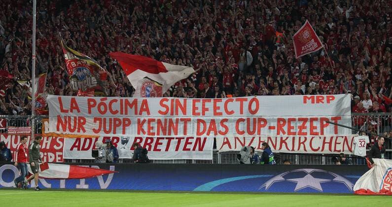 UEFA Champions League, FC Bayern München - Sevilla FC, Viertelfinale Rueckspiel Quarter-Finals 2nd leg, 11.04.2018 in der Allianz Arena, Saison 2017 18, xmdx, banner der fcb ultras fuer jupp heinckes FC Bayern Muenchen - Sevilla FC