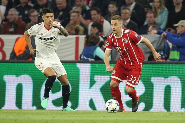 l-r: im Zweikampf, Aktion, mit Joaquin Correa 11 (FC Sevilla) und Joshua Kimmich 32 (FC Bayern Muenchen), FC Bayern Muenchen vs. FC Sevilla, Fussball, Viertelfinale, Champions League, 11.04.2018 Muenchen Bayern Deutschland