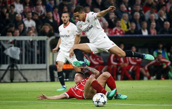 UEFA Champions League, FC Bayern München - Sevilla FC, Viertelfinale Rueckspiel Quarter-Finals 2nd leg, 11.04.2018 in der Allianz Arena, Saison 2017 18, xmdx, Wissam BEN YEDDER (9, Sevilla FC), James RODRIGUEZ (11, FC Bayern Muenchen) FC Bayern Muenchen - Sevilla FC