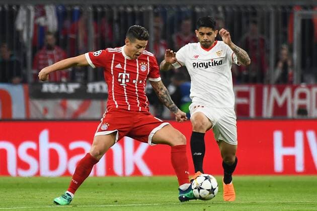 11.04.2018, xjhx, Fussball Champions League, FC Bayern Muenchen - FC Sevilla, emspor, v.l. James Rodriguez (FCB - FC Bayern Muenchen), Ever Banega (Sevilla FC) Muenchen