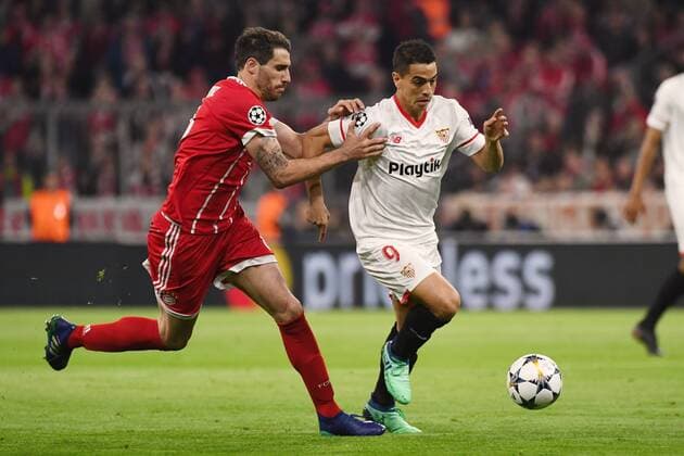 11.04.2018, xjhx, Fussball Champions League, FC Bayern Muenchen - FC Sevilla, emspor, v.l. Javi Martinez (FCB - FC Bayern Muenchen), Wissam Ben Yedder (Sevilla FC) Muenchen