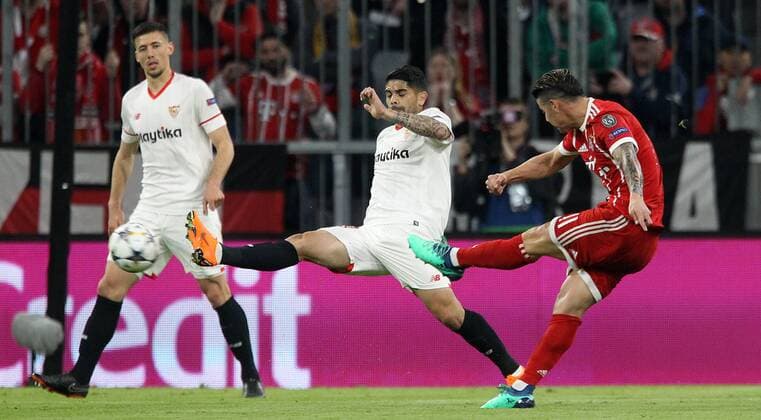 UEFA Champions League, FC Bayern München - Sevilla FC, Viertelfinale Rueckspiel Quarter-Finals 2nd leg, 11.04.2018 in der Allianz Arena, Saison 2017 18, xmdx, Ever BANEGA (10, Sevilla FC), James RODRIGUEZ (11, FC Bayern Muenchen) FC Bayern Muenchen - Sevilla FC