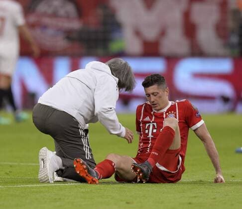 11.04.2018, Fussball UEFA Champions League 2017 2018, Viertelfinale Rückspiel, FC Bayern München - FC Sevilla, in der Allianzarena München. Robert Lewandowski (FC Bayern München) verletzt mit einem Veilchen am linken Auge.
