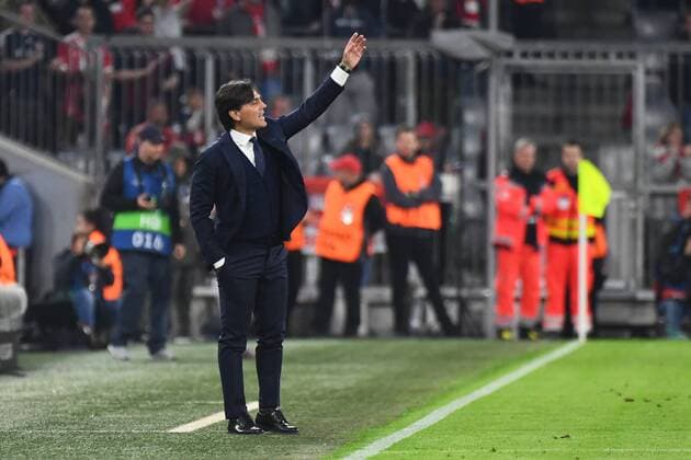 11.04.2018, xjhx, Fussball Champions League, FC Bayern Muenchen - FC Sevilla, emspor, v.l. Trainer Vincenzo Montella (Sevilla FC) gibt Anweisung, gestikuliert, mit den Armen gestikulieren, gives instructions, gesticulate Muenchen