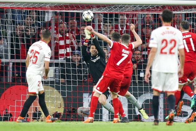 Torwartaktion von David Soria 13 (FC Sevilla), FC Bayern Muenchen vs. FC Sevilla, Fussball, Viertelfinale, Champions League, 11.04.2018 Muenchen Bayern Deutschland