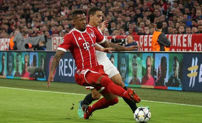 UEFA Champions League, FC Bayern München - Sevilla FC, Viertelfinale Rueckspiel Quarter-Finals 2nd leg, 11.04.2018 in der Allianz Arena, Saison 2017 18, xmdx, Wissam BEN YEDDER (9, Sevilla FC), Jerome BOATENG (17, FC Bayern Muenchen) FC Bayern Muenchen - Sevilla FC
