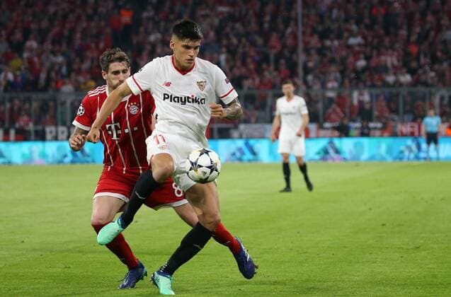 UEFA Champions League, FC Bayern München - Sevilla FC, Viertelfinale Rueckspiel Quarter-Finals 2nd leg, 11.04.2018 in der Allianz Arena, Saison 2017 18, xmdx, Javier MARTINEZ (8, FC Bayern Muenchen), Joaquin CORREA (11, Sevilla FC) FC Bayern Muenchen - Sevilla FC