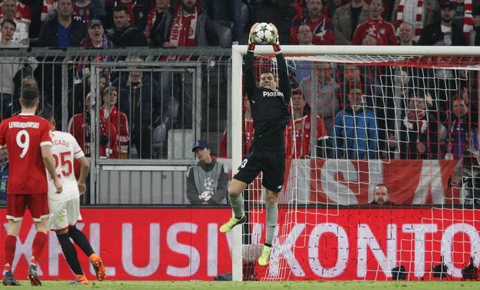 UEFA Champions League, FC Bayern München - Sevilla FC, Viertelfinale Rueckspiel Quarter-Finals 2nd leg, 11.04.2018 in der Allianz Arena, Saison 2017 18, xmdx, David SORIA (13, Goalkeeper, Sevilla FC) FC Bayern Muenchen - Sevilla FC