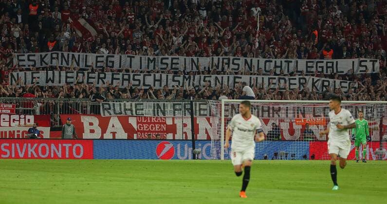 Muenchen, Deutschland 11.04.2018, UEFA Champions League - 2017 18 Season, Quarter-finals, Second leg, FC Bayern Muenchen - Sevilla FC , FC Bayern Fans mit Banner, Transparent ( DeFodi501