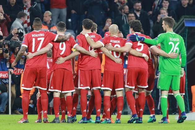FC Bayern-Mannschaft posiert für die Fotografen Fussball UEFA Champions League FC Bayern München - Sevilla FC 11.04.2018