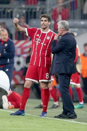 Javier Martinez (FC Bayern Muenchen 8) diskutiert mit Trainer Jupp Heynckes (FC Bayern Muenchen), FC Bayern Muenchen vs. FC Sevilla, Champions League, Viertelfinale, Fussball, 11.04.2018, Muenchen Copyright: xLanger Eibner-Pressefotox EP_HLR