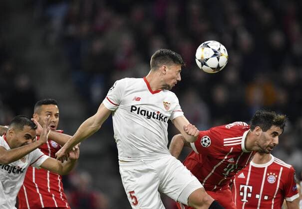 Strafraumszene Torraumszene Kopfball Clement Lenglet FC Sevilla FC Bayern München FCB vs FC Sevilla UEFA Champions-League CL Viertelfinale Rückspiel Spiel 2 Saison 2017 2018 München Allianz Arena 11.04.2018 FC Bayern München FCB vs FC Sevilla