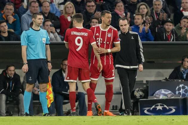 Muenchen, Deutschland 11.04.2018, UEFA Champions League - 2017 18 Season, Quarter-finals, Second leg, FC Bayern Muenchen - Sevilla FC , Wechsel Bayern, Sandro Wagner (FCB) kommt fuer Robert Lewandowski (FCB) ( DeFodi048