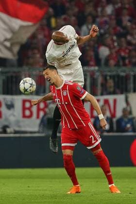 Muenchen, Deutschland 11.04.2018, UEFA Champions League - 2017 18 Season, Quarter-finals, Second leg, FC Bayern Muenchen - Sevilla FC , Sandro Wagner (FCB) und Steven N Zonzi (FCS) im Zweikampf ( DeFodi501
