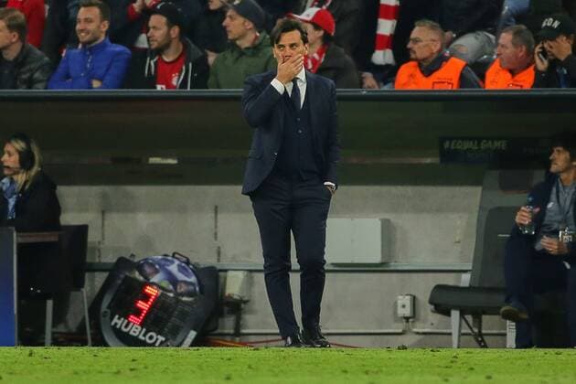 Muenchen, Deutschland 11.04.2018, UEFA Champions League - 2017 18 Season, Quarter-finals, Second leg, FC Bayern Muenchen - Sevilla FC , Trainer Vincenzo Montella (FCS) schaut, enttaeuscht ( DeFodi501