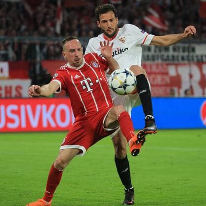 20180411, Viertelfinale CL, FC Bayern vs Sevilla, Allianz Arena, Fussball, im Bild: Franck Ribery (FCB) vs Franco Vazquez (FC Sevilla)